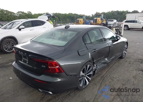 2022 Volvo S60 B5 Momentum from USA, damaged, VIN 7JRL12FZ0NG154042